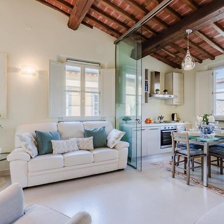Helene Smart Flat With Elevator Inside Lucca Apartment Exterior foto